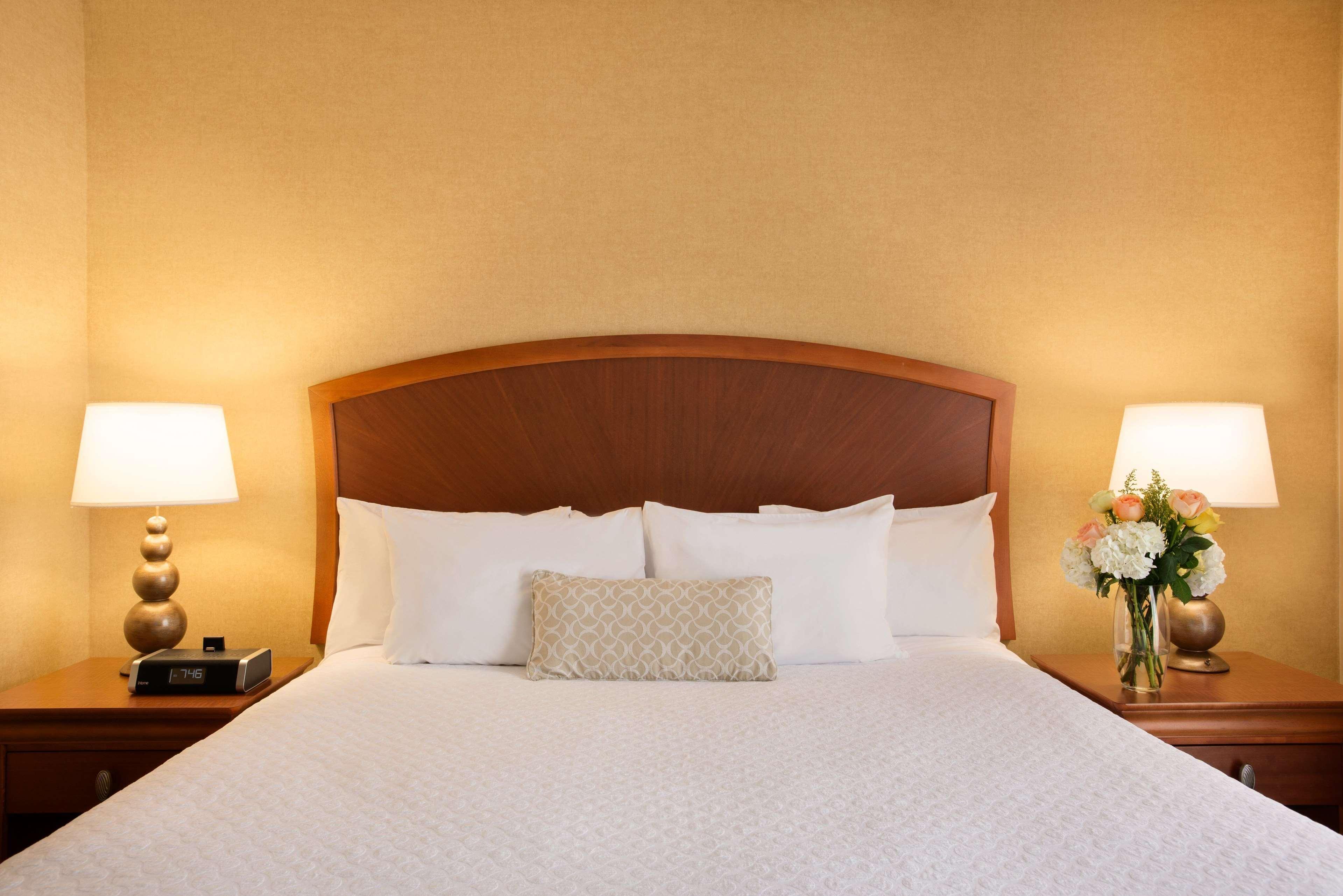 Embassy Suites By Hilton Greensboro Airport Eksteriør billede