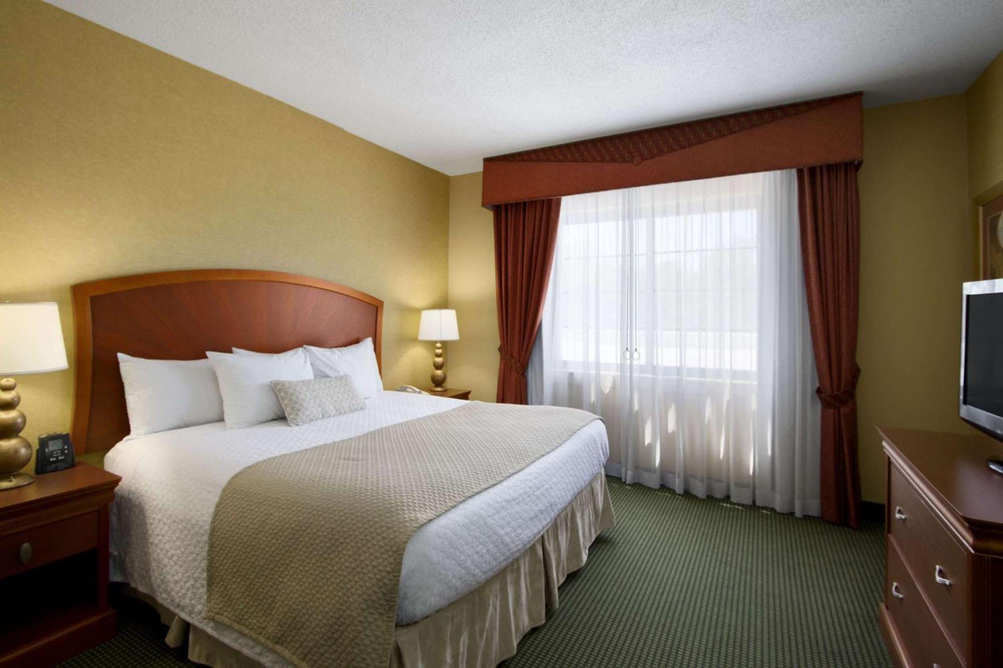 Embassy Suites By Hilton Greensboro Airport Eksteriør billede