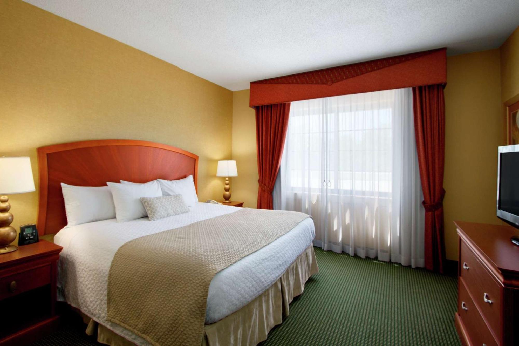 Embassy Suites By Hilton Greensboro Airport Eksteriør billede