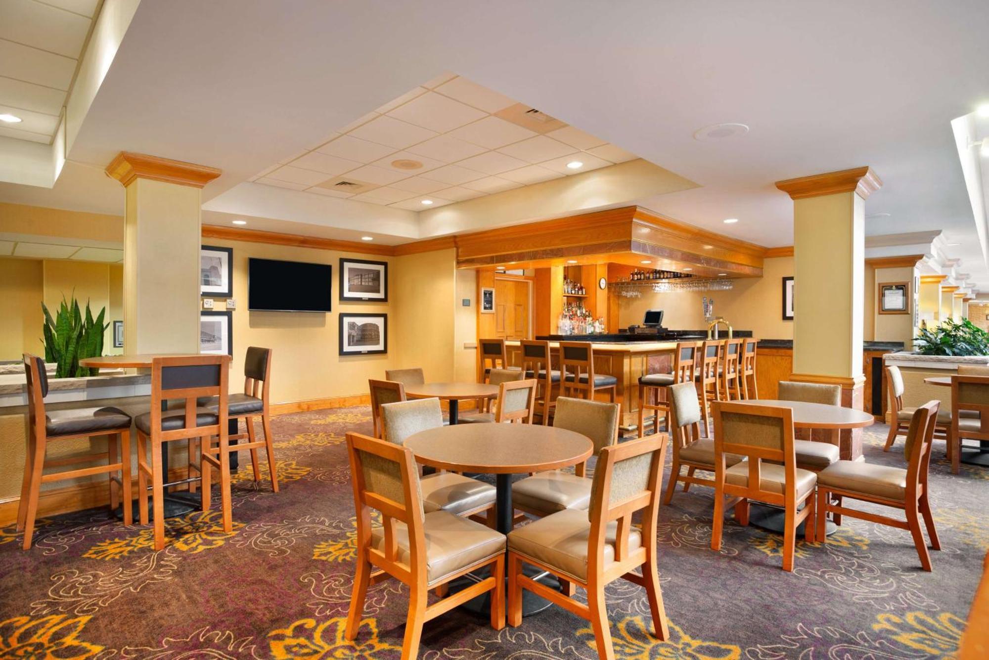 Embassy Suites By Hilton Greensboro Airport Eksteriør billede