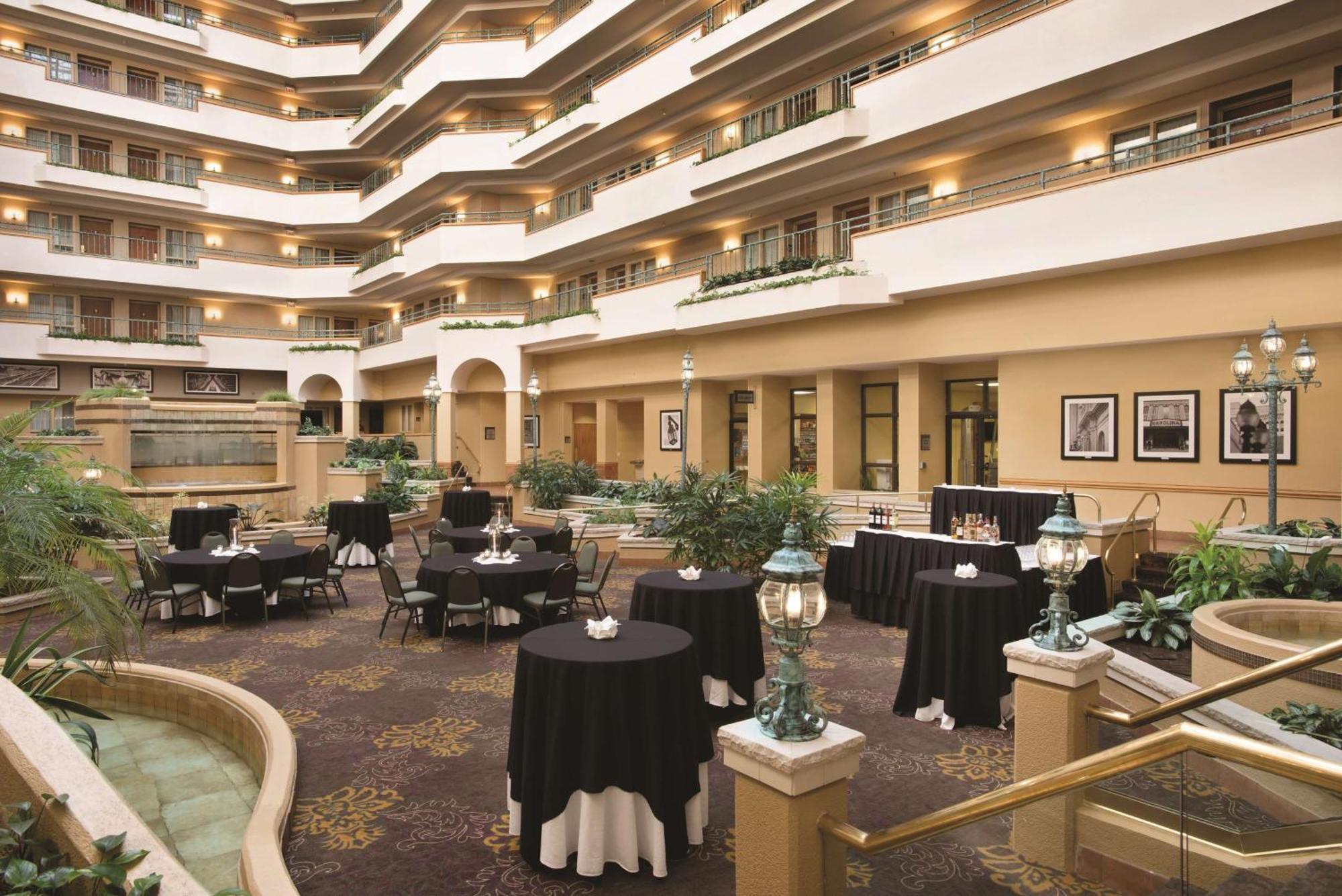 Embassy Suites By Hilton Greensboro Airport Eksteriør billede